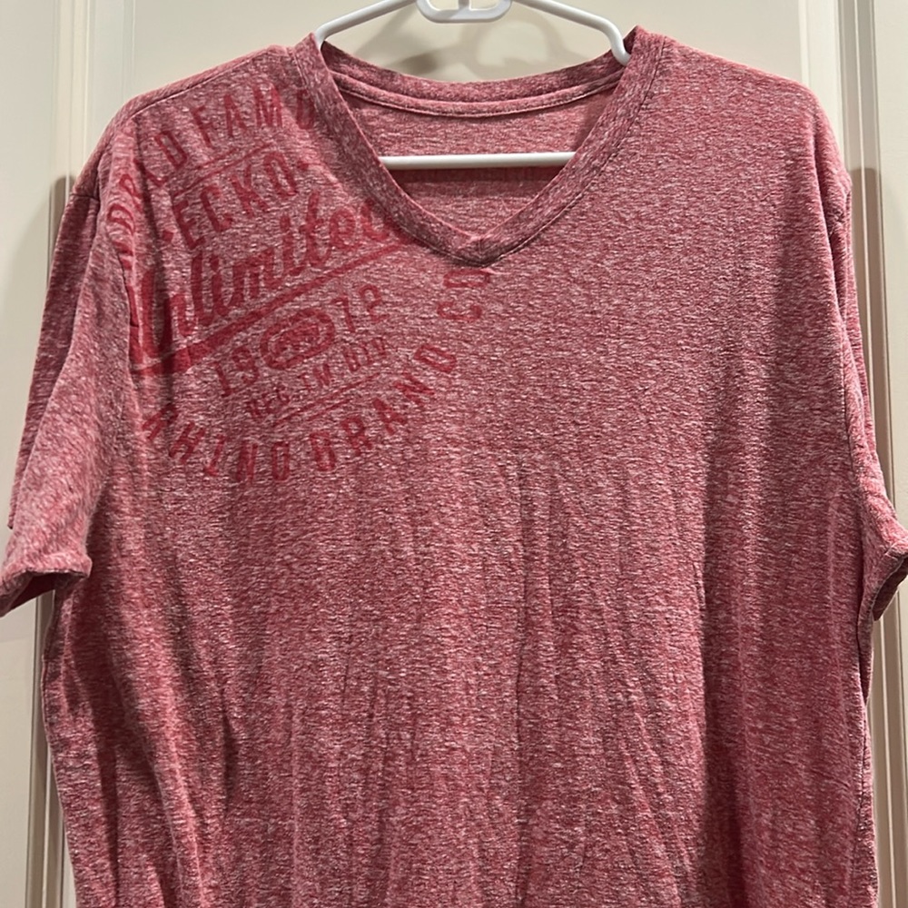 Ecko Unlimited mens graphic Vneck t-shirt short sleeves size L see measurements